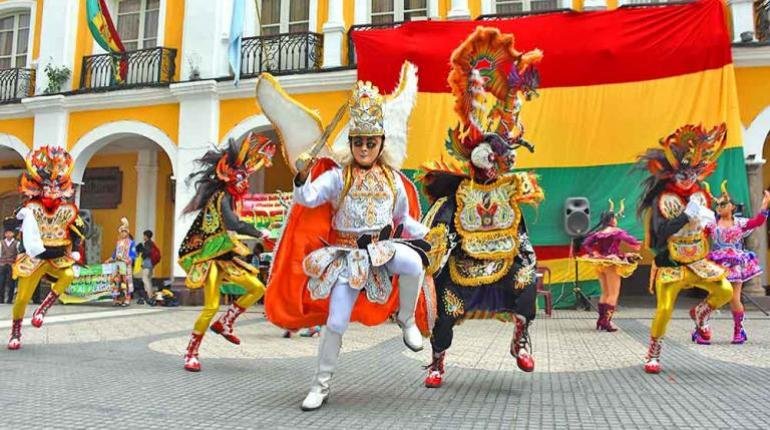 Ballets defienden las danzas folklóricas bolivianas. | Hernan Andia - Los Tiempos