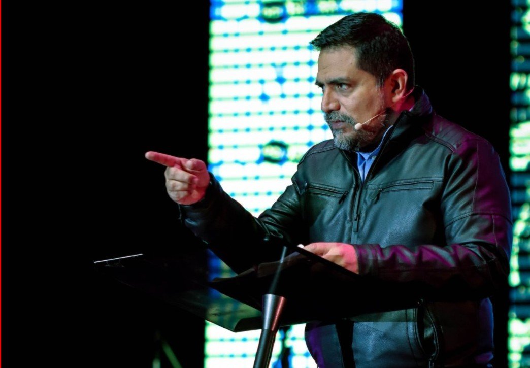 Solicitan activar alerta migratoria contra el pastor acusado de estupro