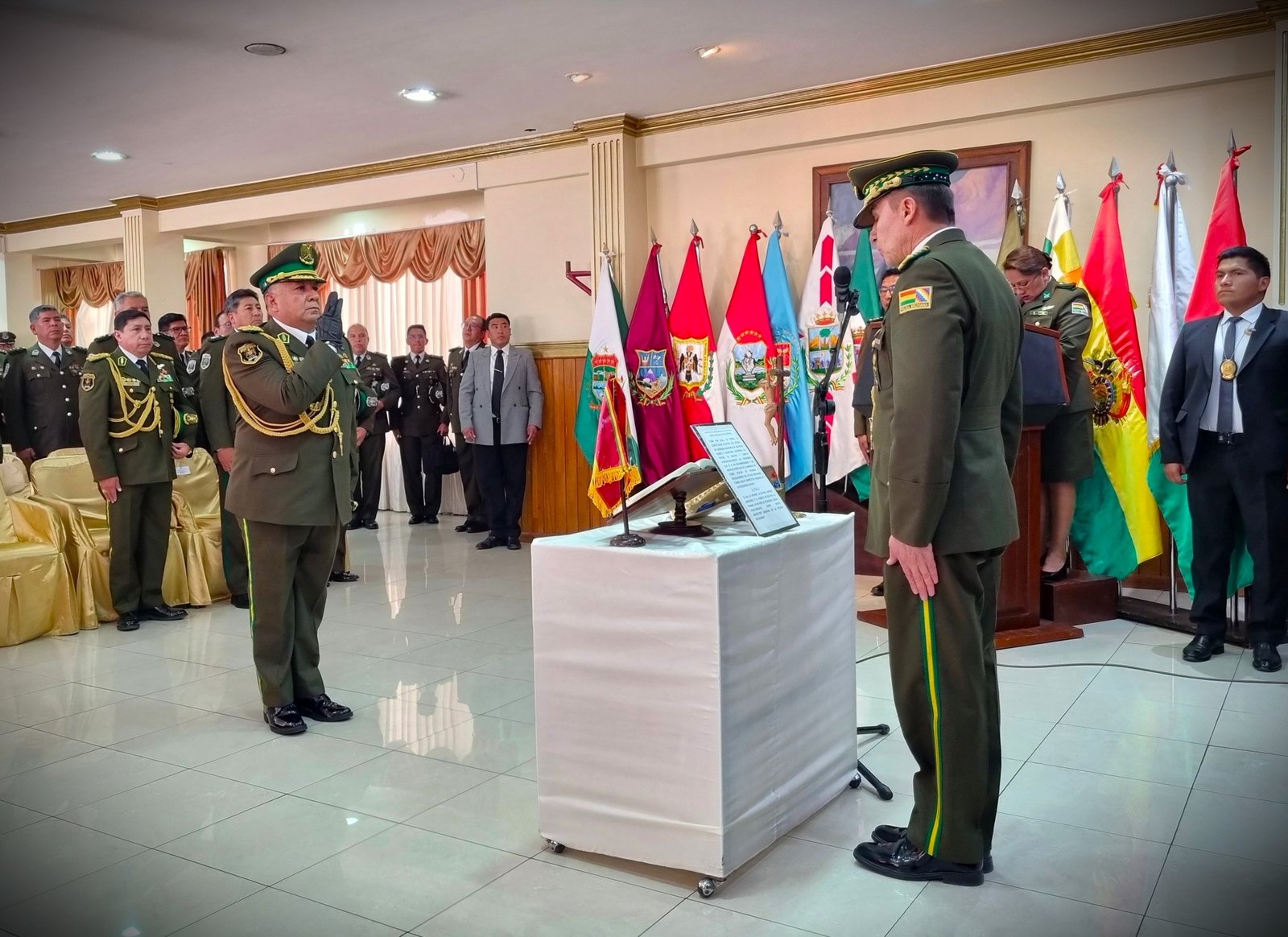 Posesionan a Lionel Valenzuela como nuevo Inspector General de la Policía Boliviana