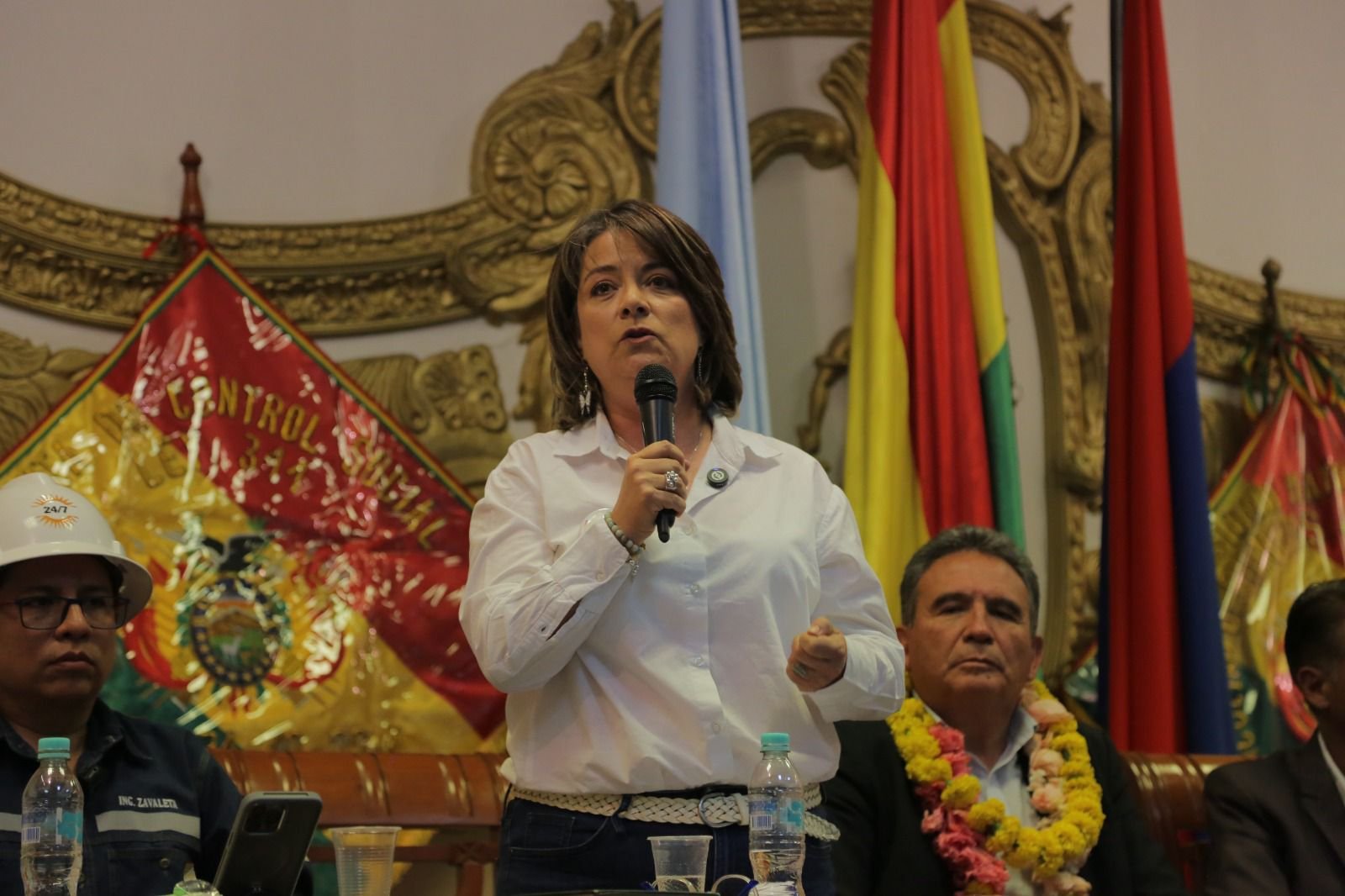 Rocío Molina participa en conversatorio de la UMSS y presenta propuestas para recuperar Cochabamba