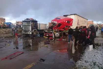 Tragedia en El Alto: accidente de avión militar deja víctimas fatales y heridos
