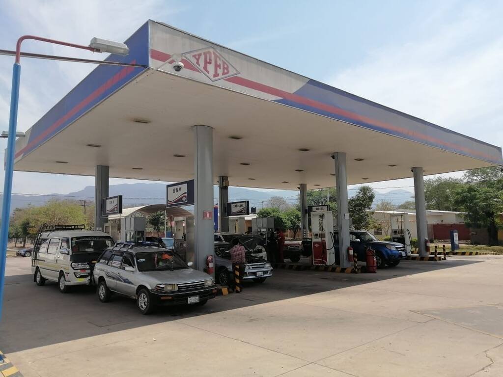 YPFB garantiza calidad de la gasolina en el país