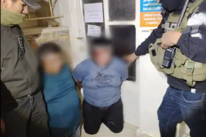 Dos hombres implicados en robo intentaron usar arma de fuego contra la Policía y fueron aprehendidos en Potosí