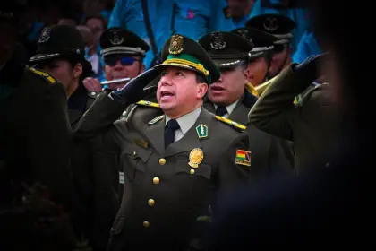 Mediante decreto, Rodrigo Paz destituye al Inspector General de la Policía y designa a un interino