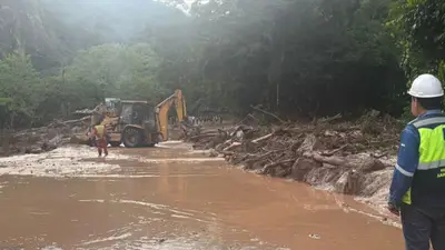 Gobierno despliega maquinaria pesada para rehabilitar la ruta La Angostura – Samaipata