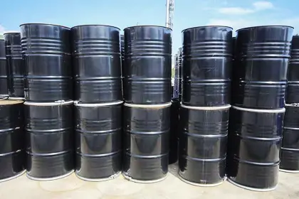 El petróleo supera los $us 100 por barril tras ataques de EEUU e Israel contra Irán