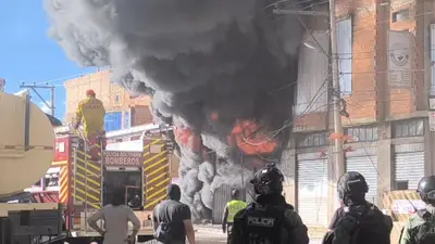Sucre: Incendio en Villa Armonía deja seis personas afectadas, entre civiles y bomberos