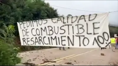 Mototaxistas levantan bloqueo en YPFB y trasladan protestas a rutas interprovinciales en Santa Cruz