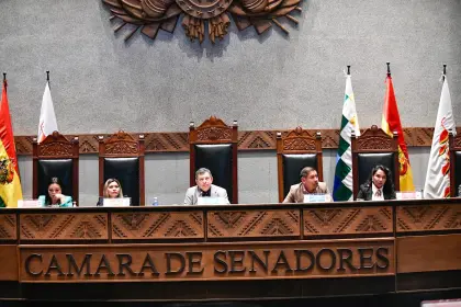 Senado exige retirar gasolina contaminada y pide sanciones al Ejecutivo