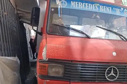 La Paz: Camión pierde el control y atropella a cinco personas en la avenida 9 de Abril