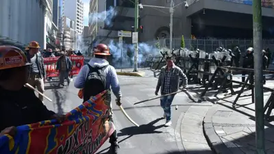 Bloqueos y hechos vandálicos generan caos y tensión en La Paz y El Alto