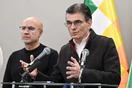 Oficialismo y oposición rechazan propuesta de referendo revocatorio contra Rodrigo Paz